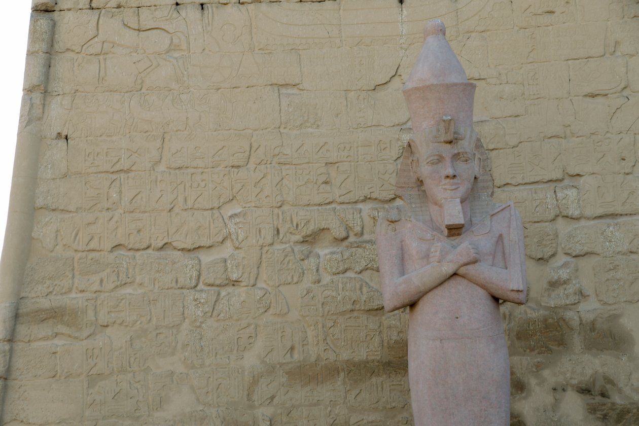 Templo de Luxor, arquitetura do Antigo Egito em Luxor de Albert Mansour
