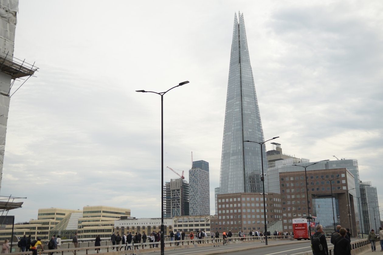 A Ponte de Londres sobre o rio Tamisa, no coração de Londres de Albert Mansour