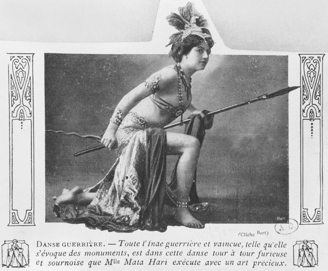 Mata Hari em uma dança de guerra, início do século 20 de A. Bert