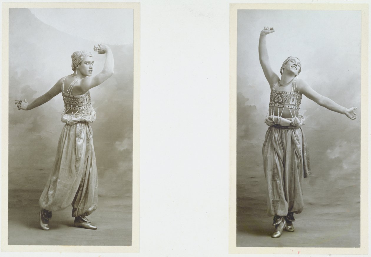 Retrato de Vaslav Fomich Nijinsky (1889-1950) no papel do Escravo Negro de "Scheherazade" de Nikolai Rimsky-Korsakov (1844-1908) (fotografia a preto e branco) de A. Bert