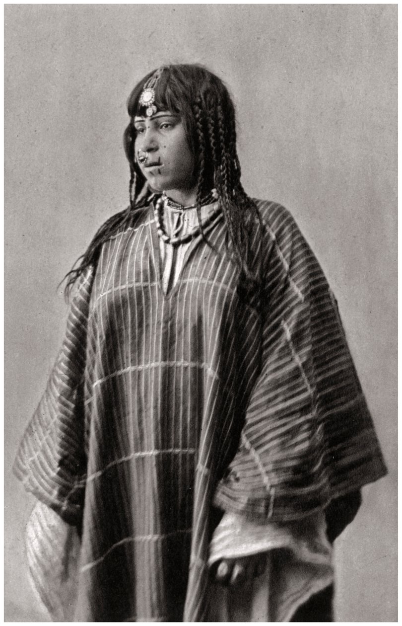 Uma esposa beduína, Iraque, 1925. de A. Kerim
