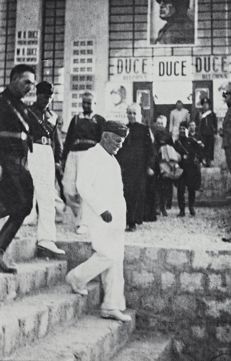 Álbum " Duce ": Benito Mussolini durante uma visita oficial na Sicília (foto a p/b) de A. Scarlata