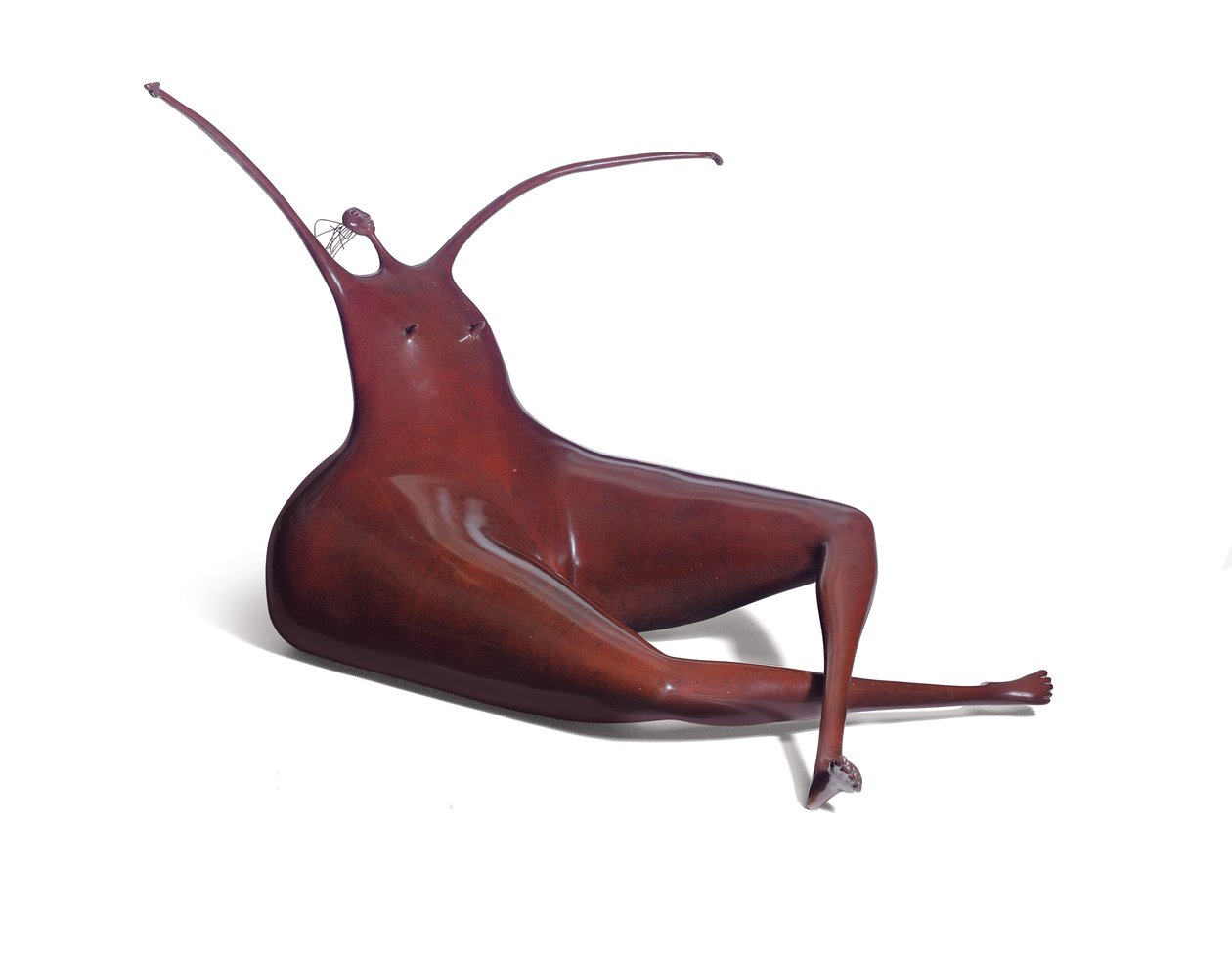Sentado, convocando um sonho, 2004 (bronze com pátina vermelha) de Abigail Varela