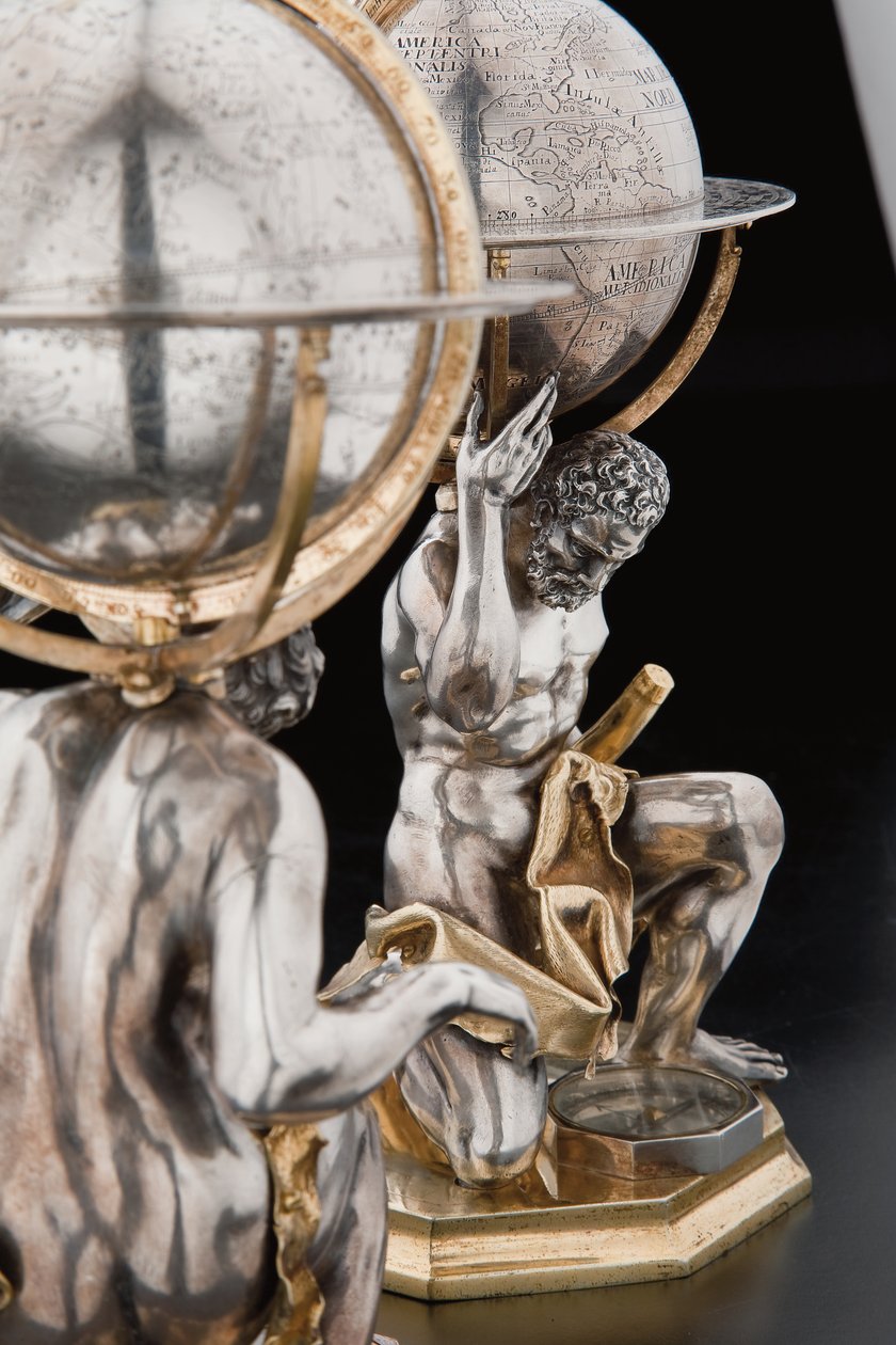 Dois globos terrestres e celestes excepcionais, apoiados por Hércules e Atlas, Augsburg de Abraham Drentwett