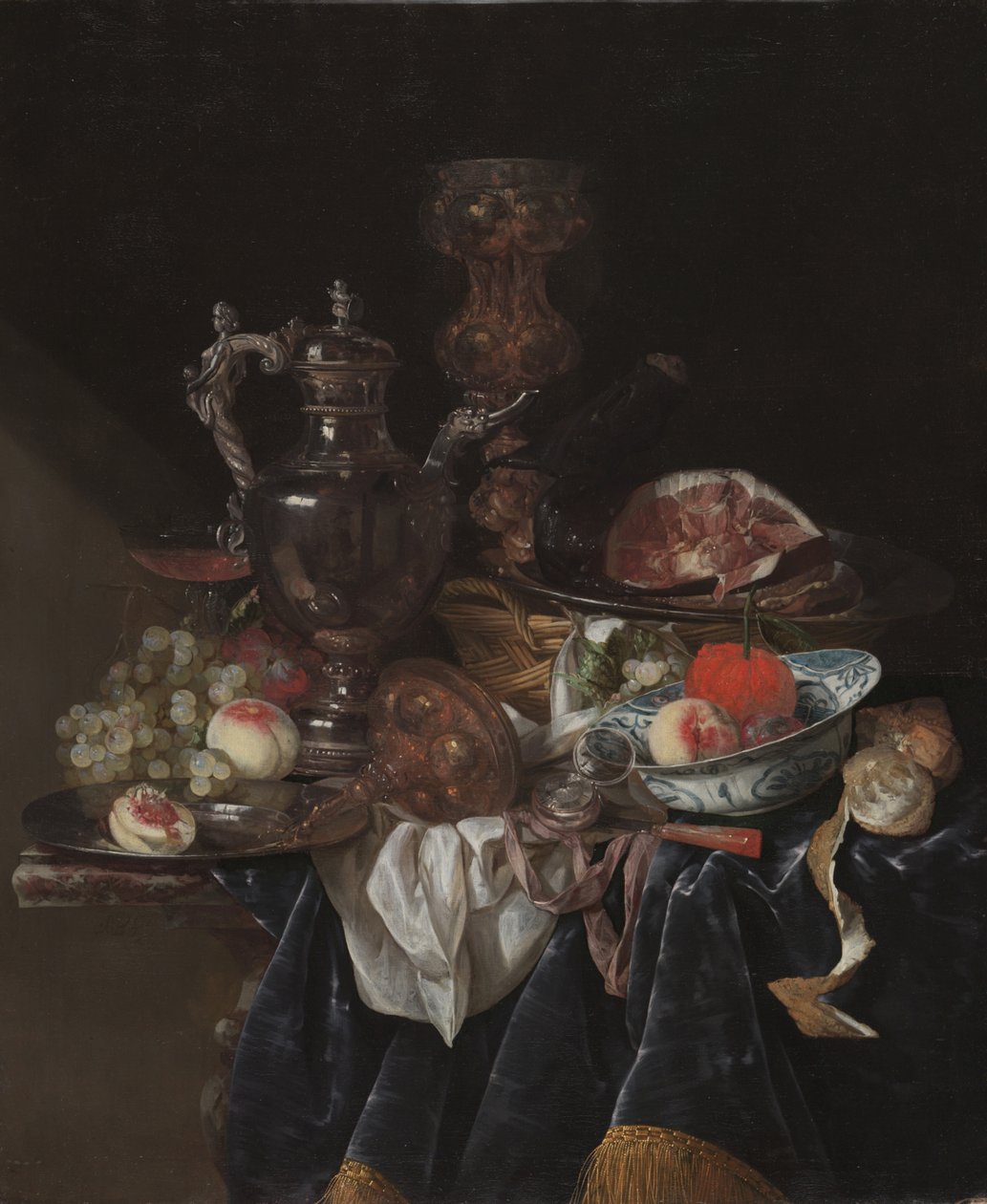 Jarro de vinho de prata, presunto e frutas, c.1660-1666 de Abraham Hendricksz van Beyeren