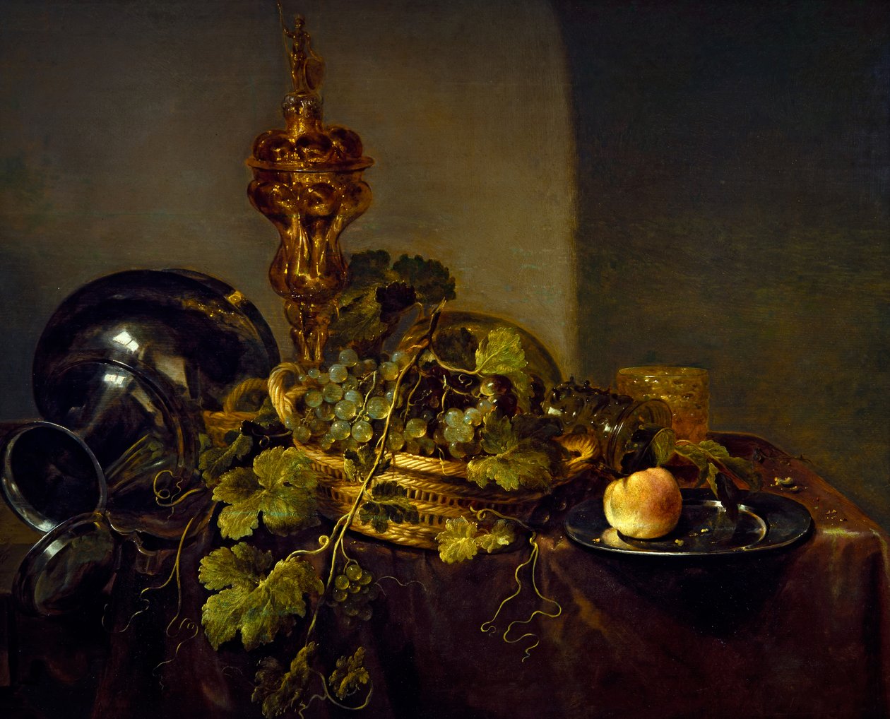 Natureza morta com um cesto de uvas e uma taça de ouro de Abraham Hendricksz van Beyeren