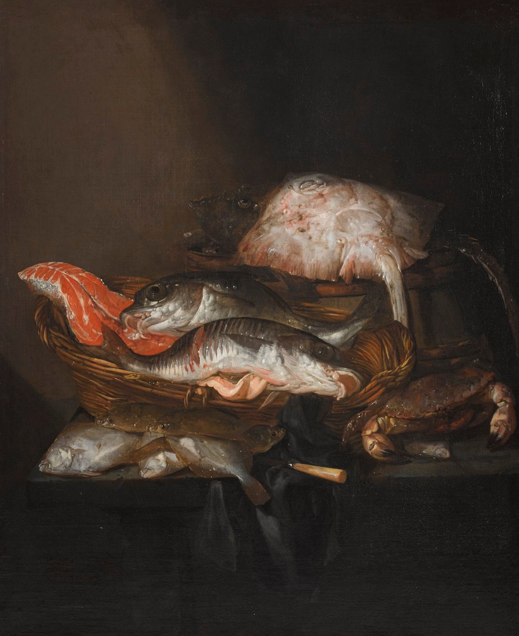 Holandês: Visstilleven Natureza morta com uma raia num barril, um bife de salmão, uma perca de lúcio e um escamudo num cesto, com solhas, uma faca e um caranguejo numa mesa coberta de Abraham van Beijeren