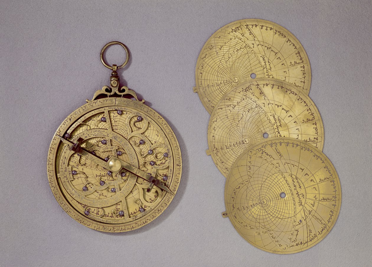Astrolábio, 1216 (metal) de Abu Bakr Ibn Jusuf