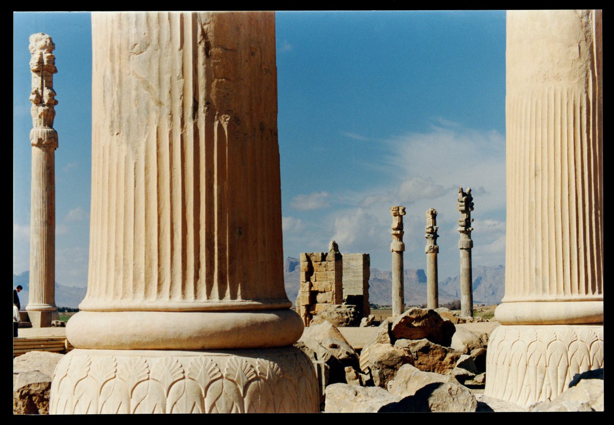Colunas do pórtico oriental da Apadana, c.500-480 aC de Achaemenid