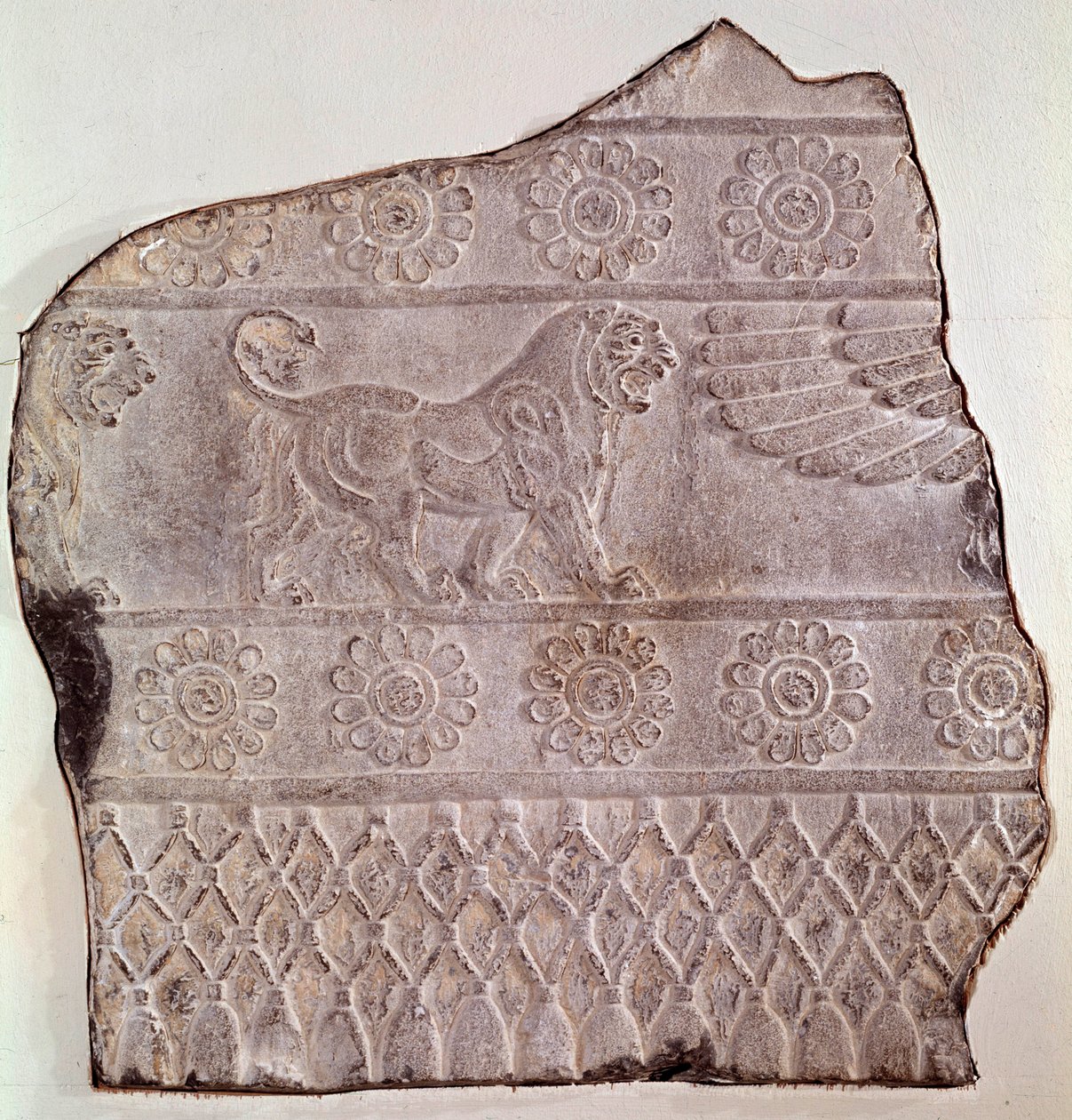 Fragmento de baixo relevo representando um leão andante. De Persepolis (Irã) Epoque Routenide, 460 AC. Seattle, Museu de Arte de Achaemenid