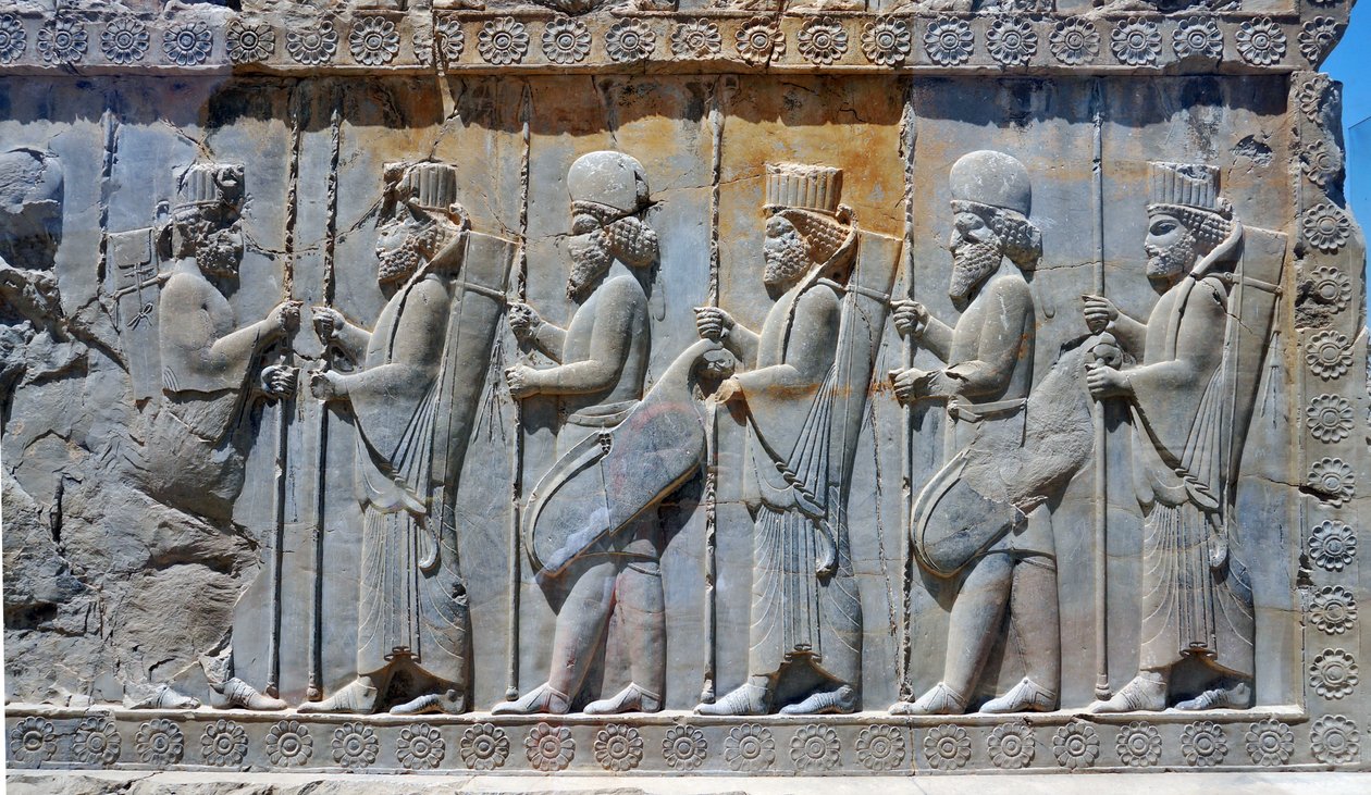 Talha de parede representando a Guarda Real, Tachara, Persepolis, c.6-5º século a.C. (pedra cinza) de Achaemenid