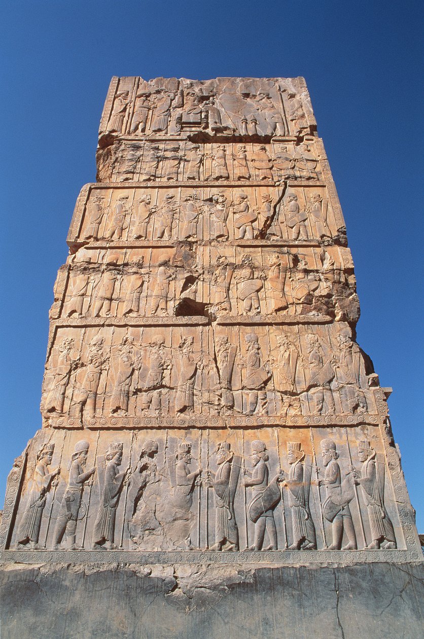Entrada oeste do Salão das Cem Colunas, representando fileiras de dignitários apoiando o Rei no topo de Achaemenid