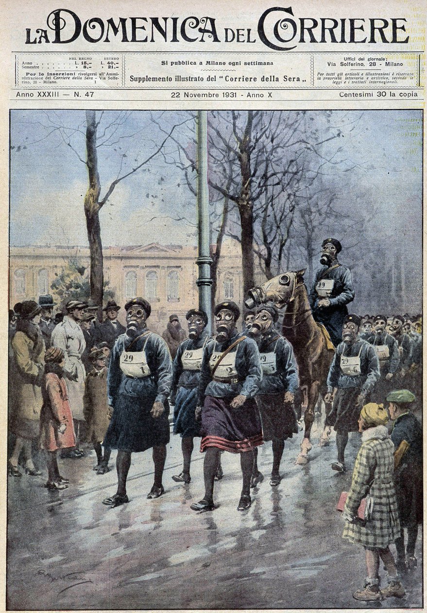 Marcha organizada em Varsóvia para exercitar a população no uso de máscaras de gás - desenho de A. Beltrame, em "la Domenica del Corriere" de 22/11/1931 de Achille Beltrame