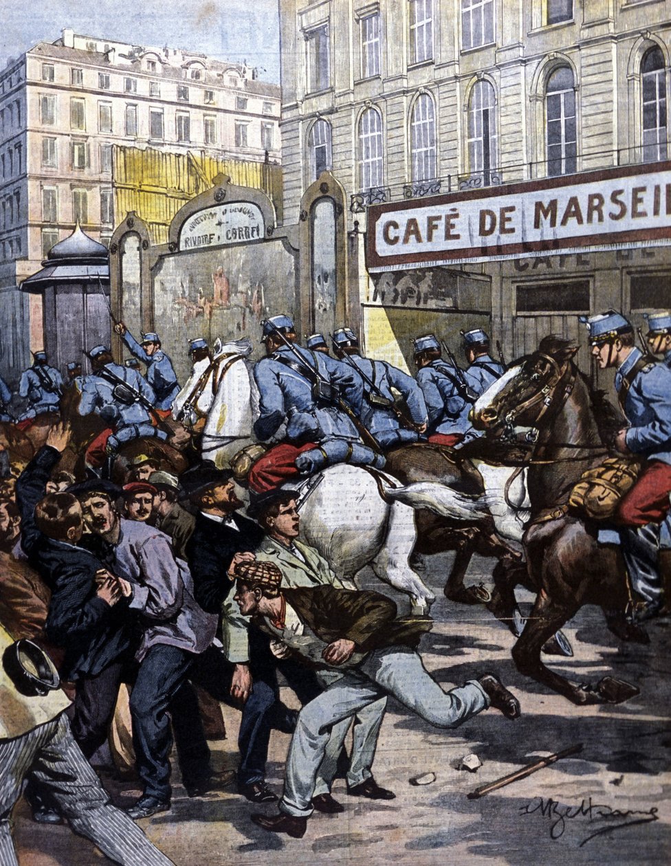 As greves dos trabalhadores em Marselha: os hussardos encarregados no Canebière. Ilustração de Beltrame. La Domenica del corriere. 1901. de Achille Beltrame