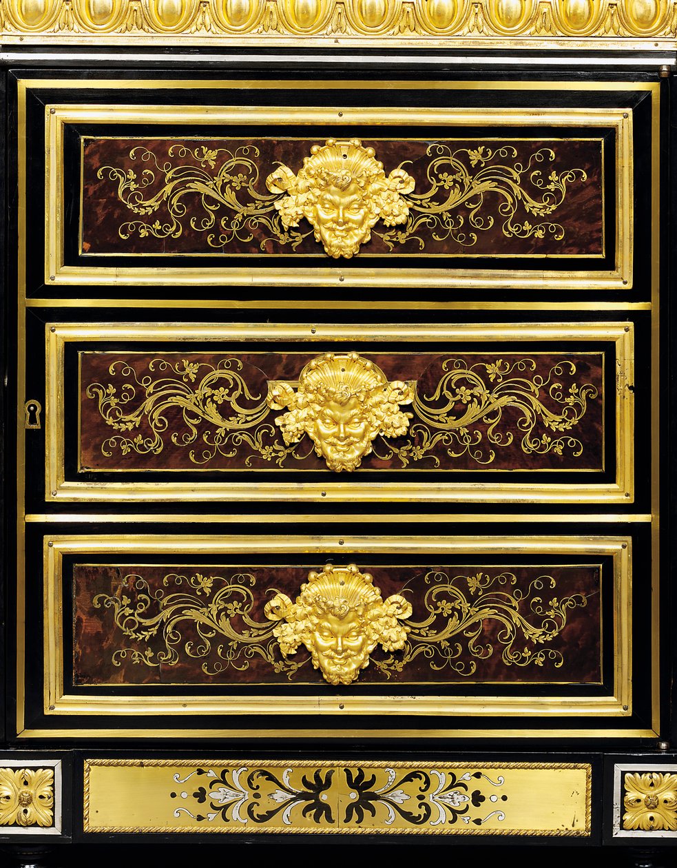 Detalhe de um armário lateral de marchetaria boulle montado em ormolu do final de Luís XVI de Adam (attr. to) Weisweiler