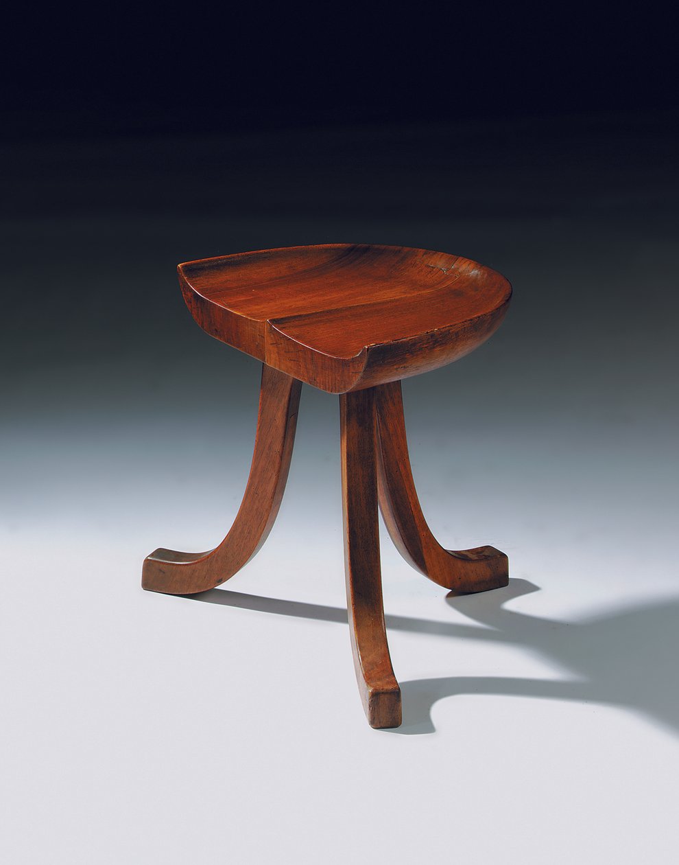 Banquinho de três pernas, c.1903 (cerejeira) de Adolf Loos