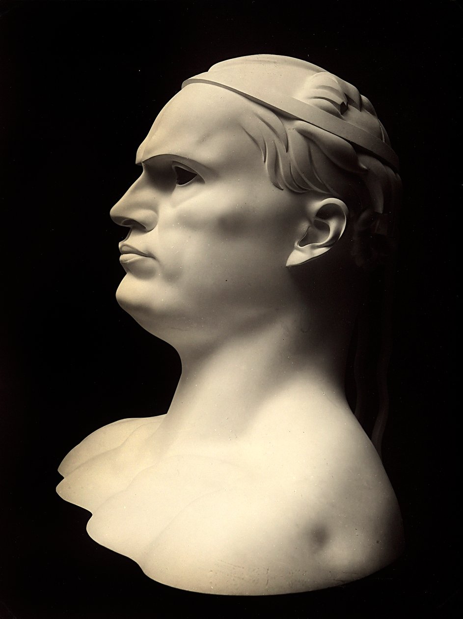 Busto retratando o retrato de Benito Mussolini, obra de Adolfo Wildt (foto a p/b) de Adolfo Wildt