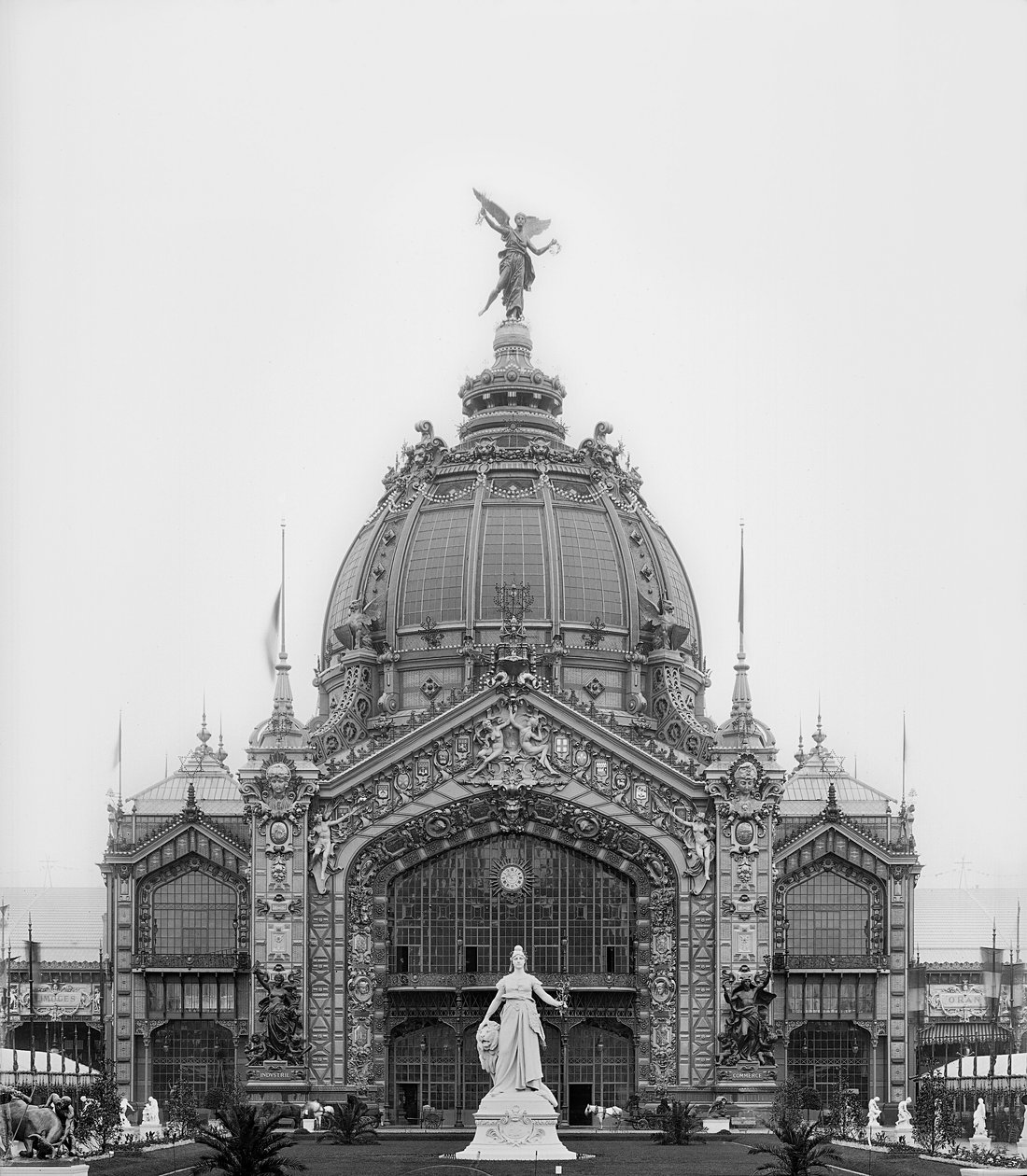 Vista do Domo Central, Exposição Universal, Paris, 1889 de Adolphe Giraudon