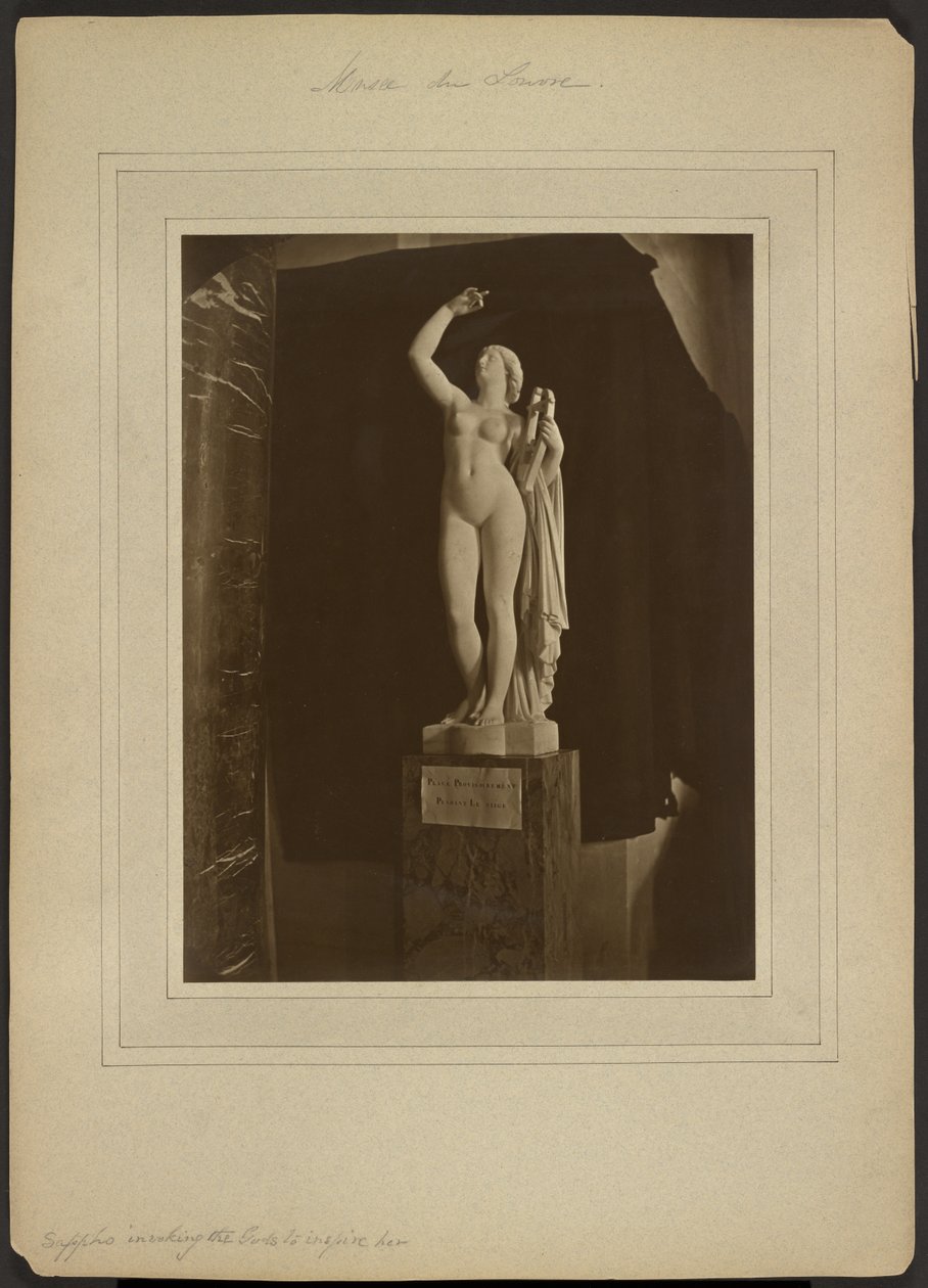 [«Safo a invocar os deuses para que a inspirem», de Pradier / Museu do Louvre] de Adolphe Braun
