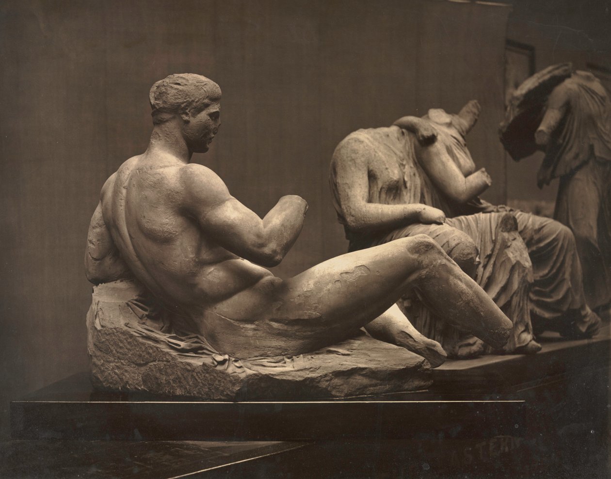 Esculturas do Parthenon, Museu Britânico, c. 1870s. de Adolphe Braun