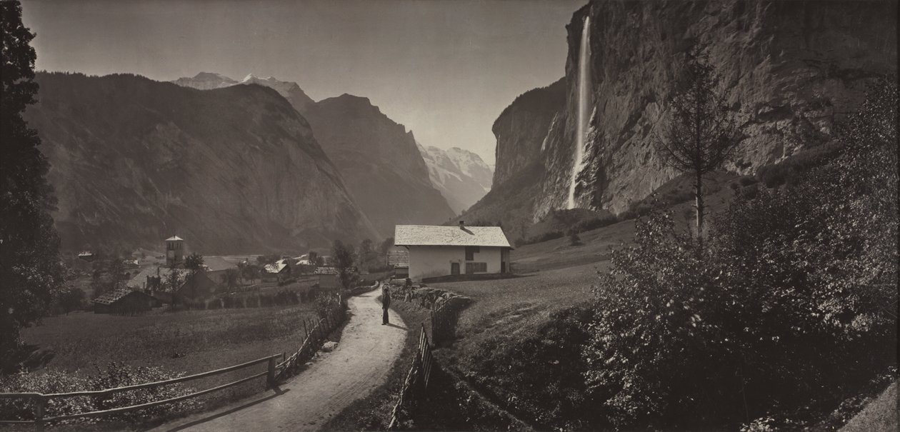 Vale de Lauterbrunnen, Suíça (do álbum Charbons de Braun - vistas tiradas com a lente panorâmica móvel, 1868) de Adolphe Braun