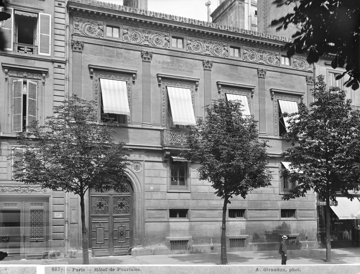 Hotel de Pourtales, fachada, final do século XIX e início do século XX de Adolphe Giraudon