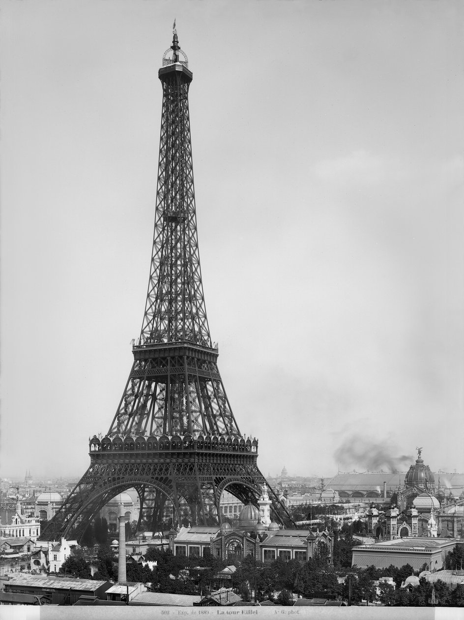 A Torre Eiffel (1887-1889) fotografada durante a Exposição Universal de 1889 em Paris, arquiteto Gustave Eiffel (1832-1923) de Adolphe Giraudon