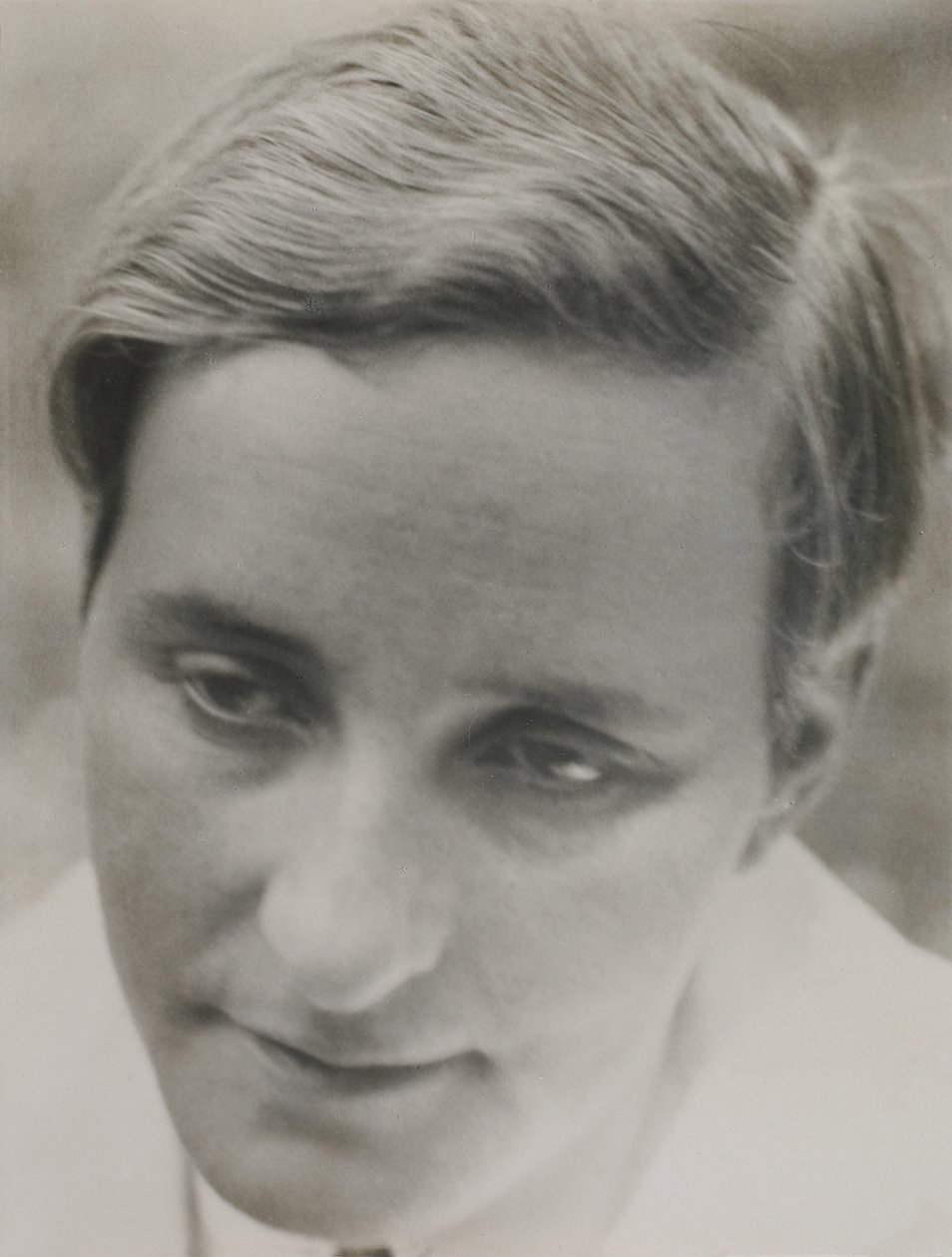 Auto-retrato, cerca de 1931. de Aenne Biermann