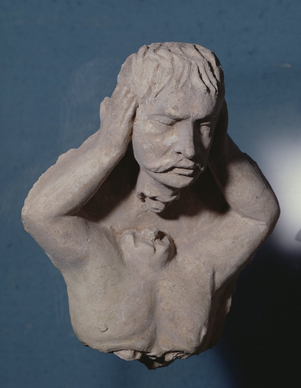 Demônio destacando sua cabeça, estilo greco-budista, de Hadda, do primeiro ao quarto século de Afghan School