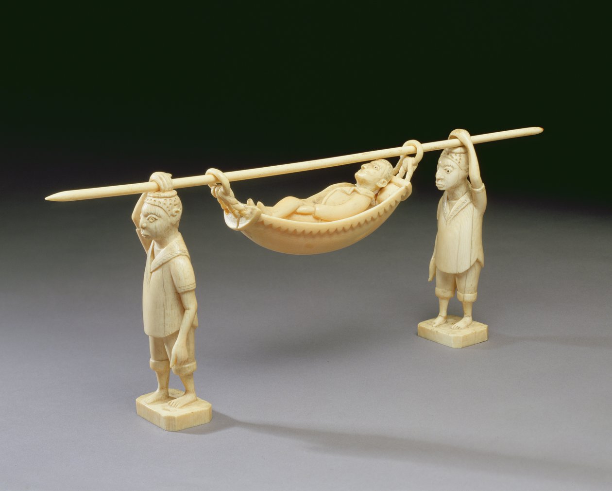 Figuras de dois homens aricanos carregando um homem europeu, Congo de African