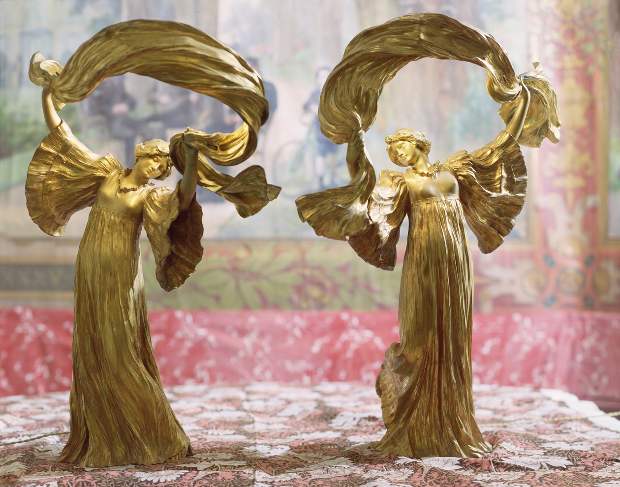 Dançando figuras de uma peça central de mesa, Sevres, 1900 (bronze dourado) de Agathon Leonard