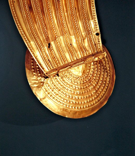 Colar, Ardcrony, Condado de Tipperary, Idade do Bronze Final, 800-700 AC (ouro) (detalhe) (ver também 390400) de Age Bronze