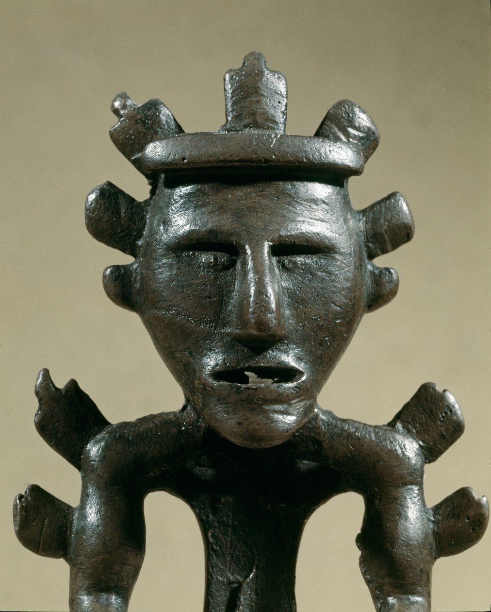 Pré-história: figura guerreira de bronze do Tresor de Galic (Kostroma, Rússia). 1500 AC. Idade do Bronze. Moscou, Museu Histórico do Estado. de Age Bronze