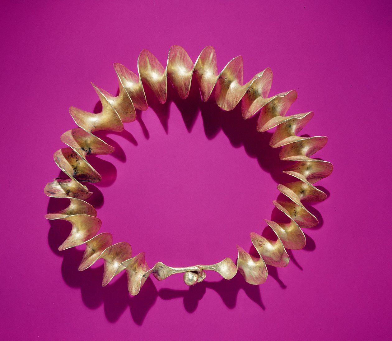 Ribbon torc, perto de Belfast, Condado de Antrim, Idade do Bronze Final de Age Bronze