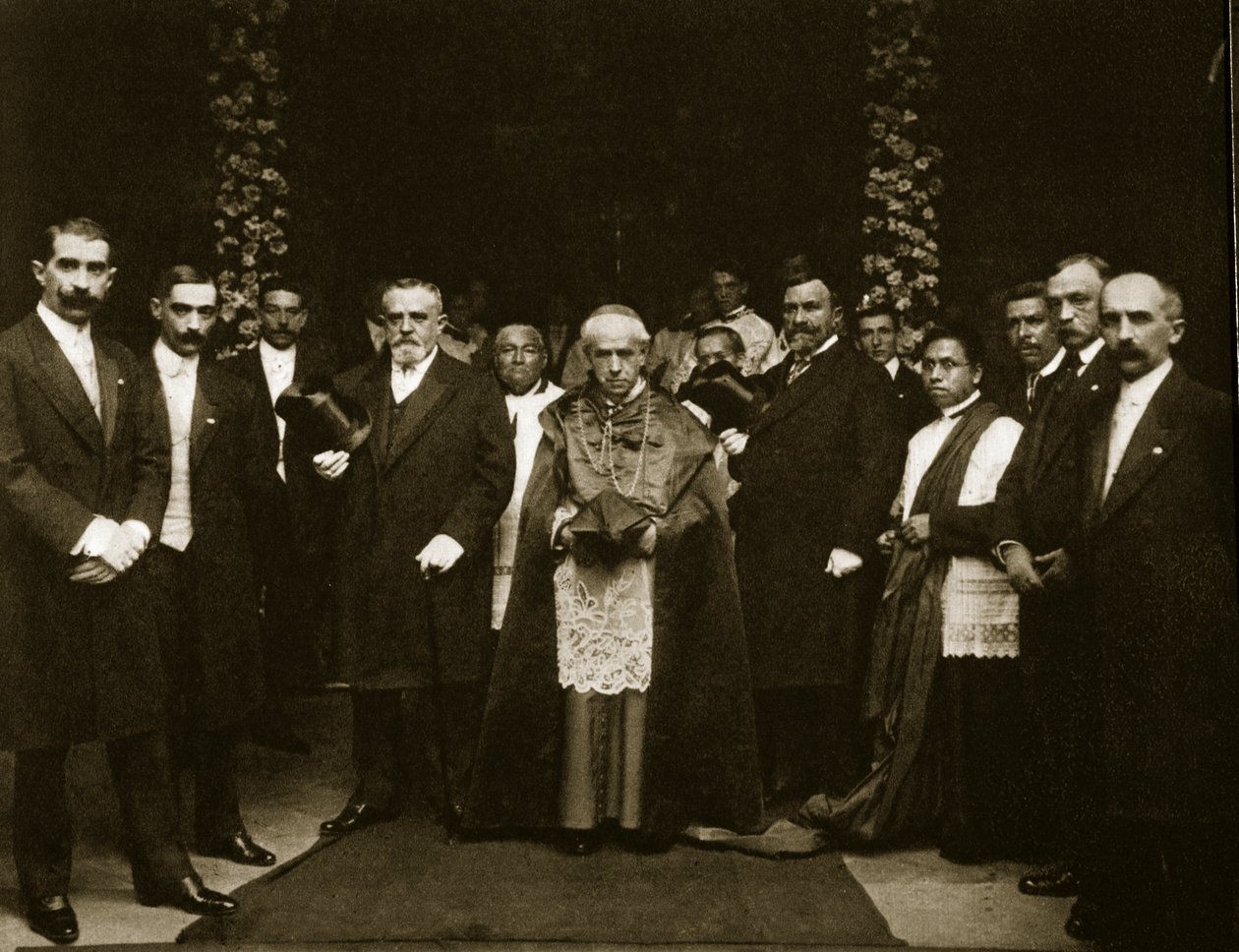Arcebispo Mora e del Rio de Agustin Victor Casasola
