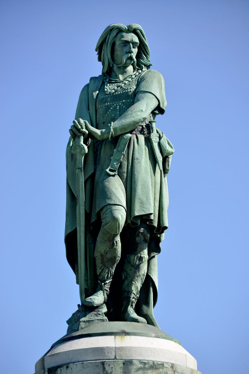 Estátua colossal de Vercingetorix (72-46 a.C.), líder galego - Escultura de Millet Aime (1819-1891) 6,60 m de altura erige em 1865 na parte oeste do Mont Auxois (base 7 m de altura por Viollet Le Duc) Alise Sainte Reine 1865 de Aime Millet