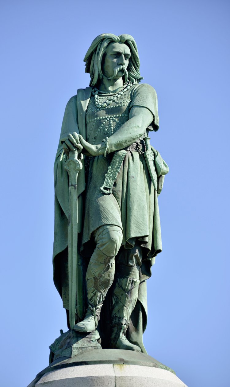 Estátua colossal de Vercingetorix (72-46 a.C.), líder galego - Escultura de Millet Aime (1819-1891) 6,60 m de altura erige em 1865 na parte oeste do Mont Auxois (base 7 m de altura por Viollet Le Duc) Alise Sainte Reine 1865 de Aime Millet