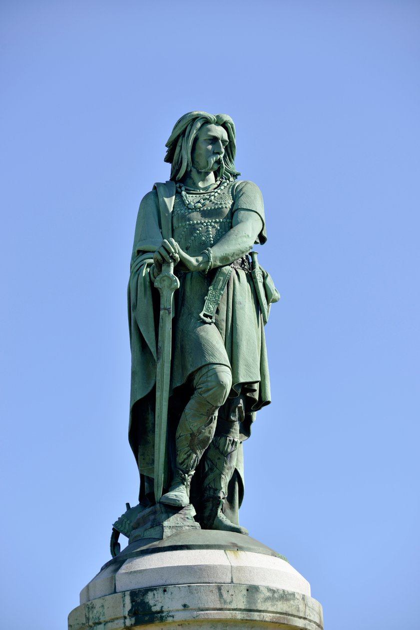 Estátua colossal de Vercingetorix (72-46 a.C.), líder galego - Escultura de Millet Aime (1819-1891) 6,60 m de altura erige em 1865 na parte oeste do Mont Auxois (base 7 m de altura por Viollet Le Duc) Alise Sainte Reine 1865 de Aime Millet