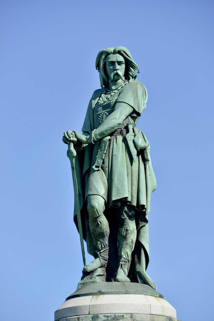 Estátua colossal de Vercingetorix (72-46 a.C.), líder galego - Escultura de Millet Aime (1819-1891) 6,60 m de altura erige em 1865 na parte oeste do Mont Auxois (base 7 m de altura por Viollet Le Duc) Alise Sainte Reine 1865 de Aime Millet