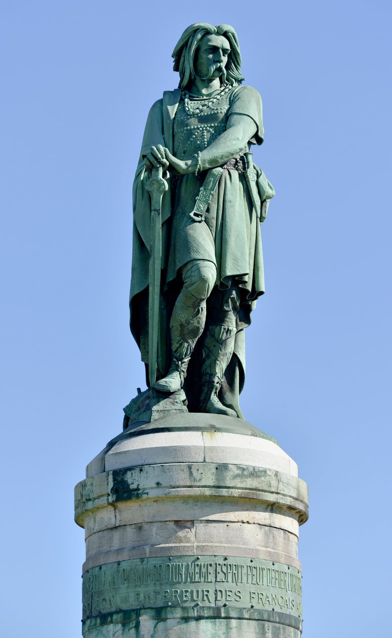 Estátua colossal de Vercingetorix (72-46 a.C.), líder galego - Escultura de Millet Aime (1819-1891) 6,60 m de altura erige em 1865 na parte oeste do Mont Auxois (base 7 m de altura por Viollet Le Duc) Alise Sainte Reine 1865 de Aime Millet