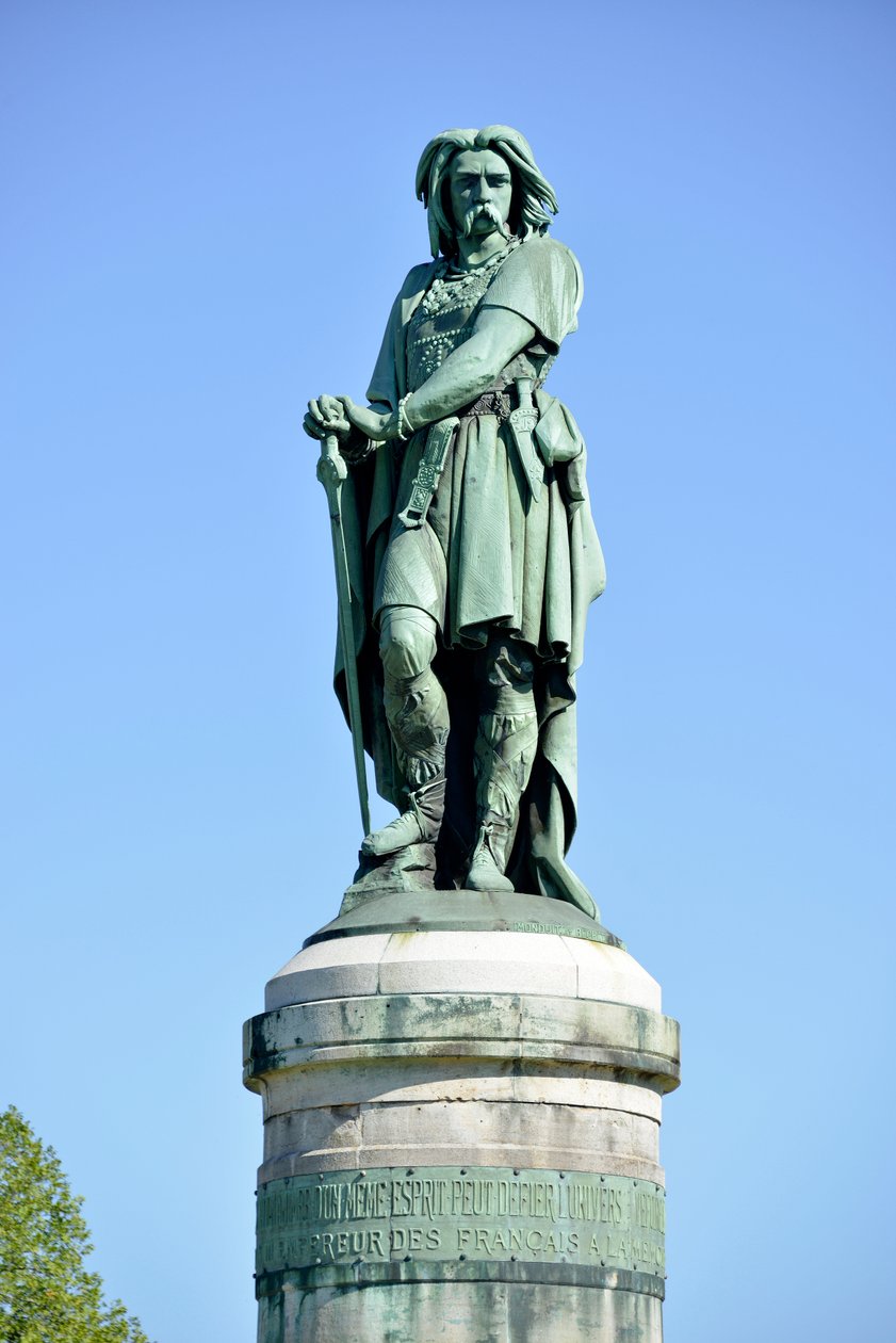 Estátua colossal de Vercingetorix (72-46 a.C.), líder galego - Escultura de Millet Aime (1819-1891) 6,60 m de altura erige em 1865 na parte oeste do Mont Auxois (base 7 m de altura por Viollet Le Duc) Alise Sainte Reine 1865 de Aime Millet