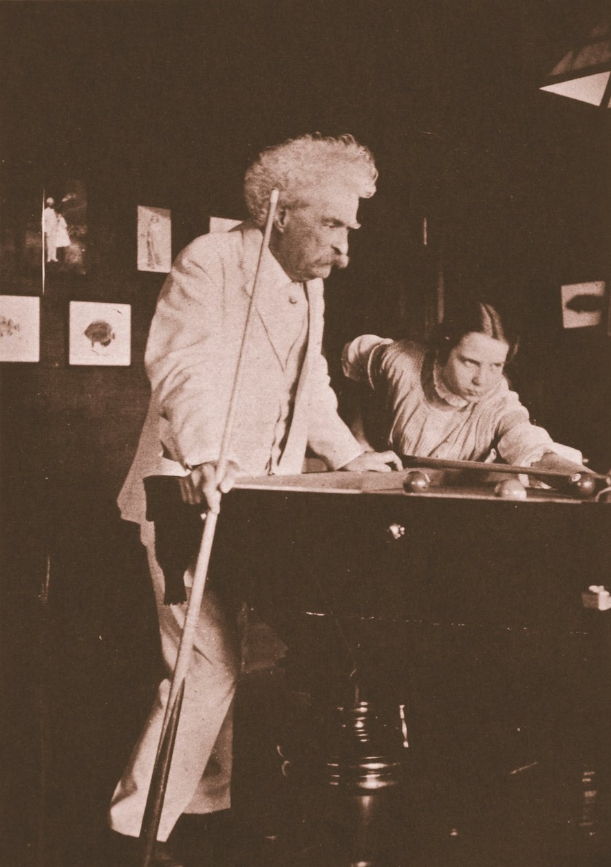 Mark Twain jogando sinuca com a filha de seu biógrafo Albert Bigelow Paine (foto sépia) de Albert Bigelow Paine