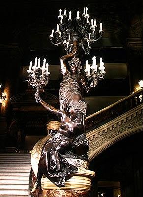 Tocha da Grande Escadaria de Albert Ernest Carrier Belleuse