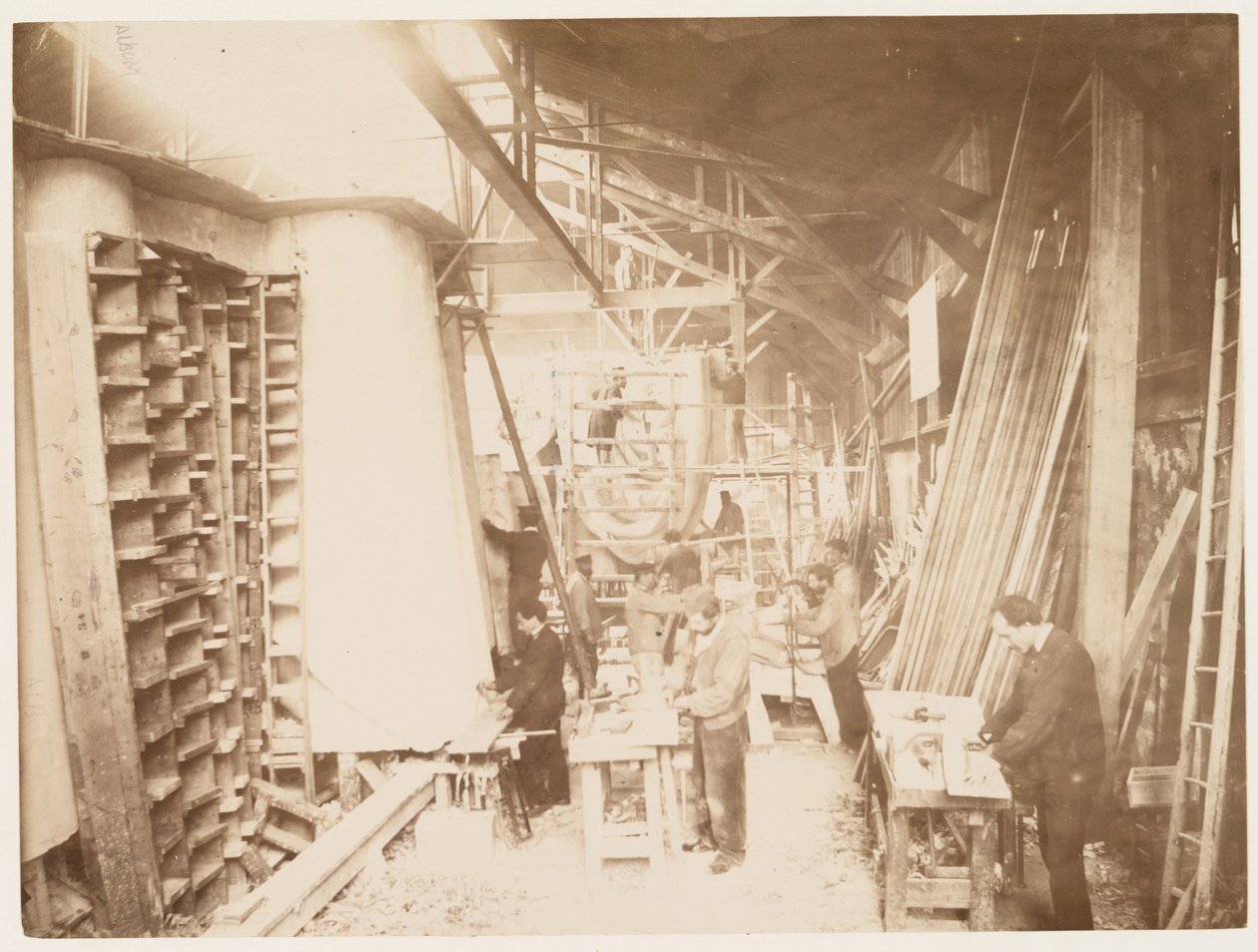 Homens trabalhando durante a construção da Estátua da Liberdade, Paris, 1883 de Albert Fernique