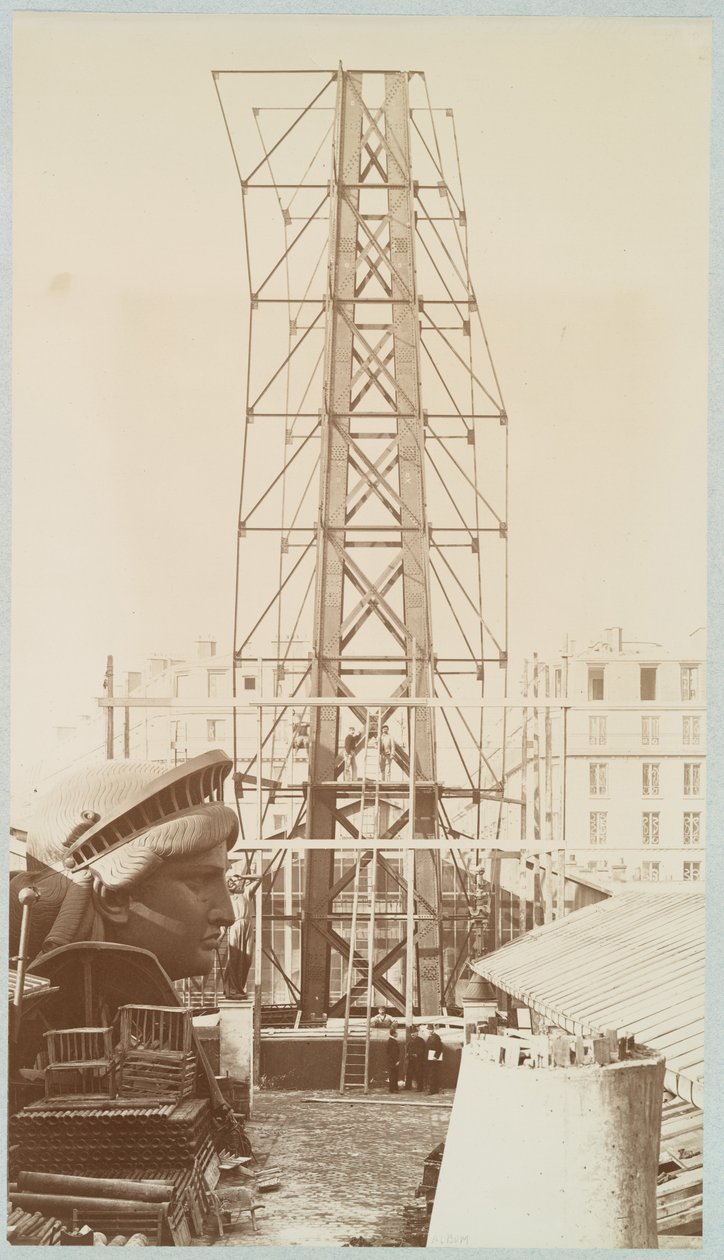 Andaimes para a assembléia da Estátua da Liberdade, a cabeça mostrada à esquerda, Paris, 1883 de Albert Fernique