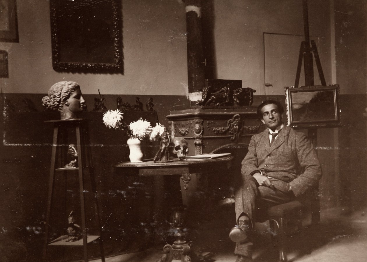 O escultor Mario Pelagatti em seu estúdio, Florença, 20/11/1920 (foto a p/b) de Alberto Fierli