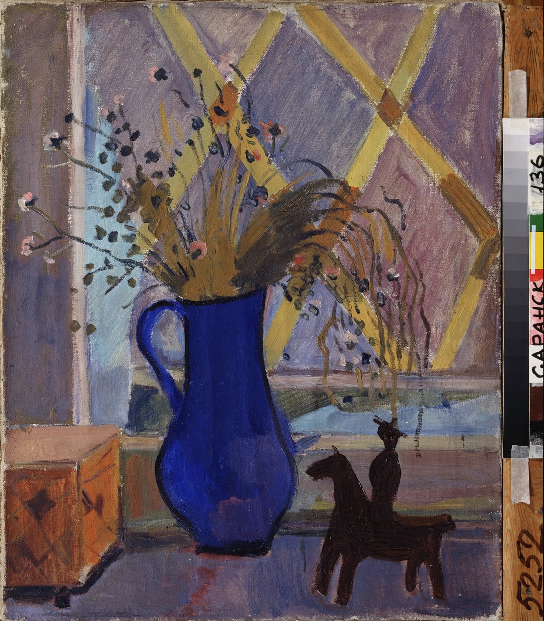 Durante o cerco de Leninegrado (São Petersburgo). Um ramo de flores num vaso azul. Pintura de Alexander Isaakovich Rusakov (1898-1952), óleo sobre tela, ca. 1943. Arte russa, século XX, arte moderna. Museu de Arte Estatal de S. Ersya Mordovian Art Museum,  de Aleksandr Isaakovich Rusakov