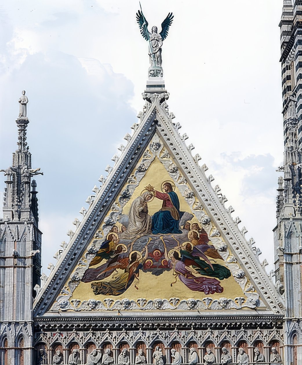 Catedral de Siena (Cattedrale di Santa Maria Assunta). 1215-1263. Detalhe: mosaico com a coroação de Maria. 1878 de Alessandro Franchi