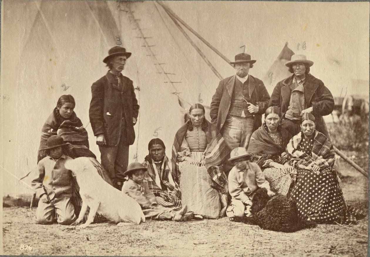 Grupo sobre Fort Laramie, Dakota, 1868 (albumen print) de Alexander Gardner