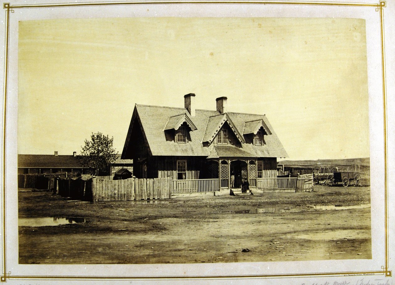 Casa do Coronel Bullock, comerciante indiano, Fort Laramie, 1868 (impressão de albume) de Alexander Gardner